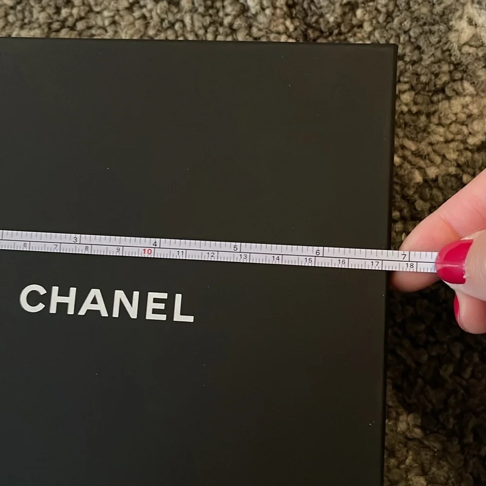 Chanel Black Box - Picture 8 of 10